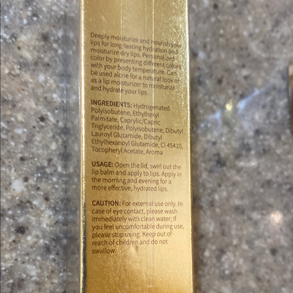 Transfer Proof Color Changing Lipstick - Picture 5 of 9